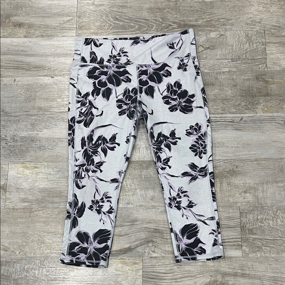 Athleta capri chatutanga Women's Floral Leggings - Black‎ and Gray large stretch